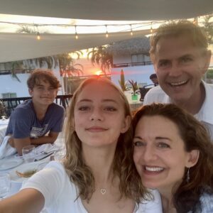 Logo of Virtuoso Family Travel with a family symbol.